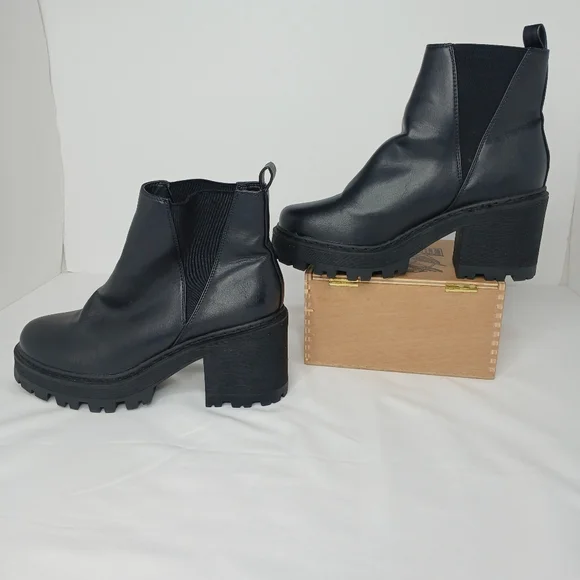 Pretty Little Thing Y2k Chunky Chelsea Boots Black Size 7 Slip-on Whimsy Goth - Picture 2 of 12